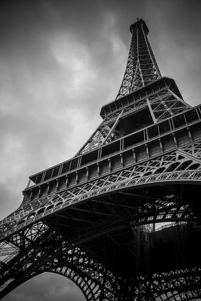 埃菲尔铁塔,法国巴黎灰度摄影
